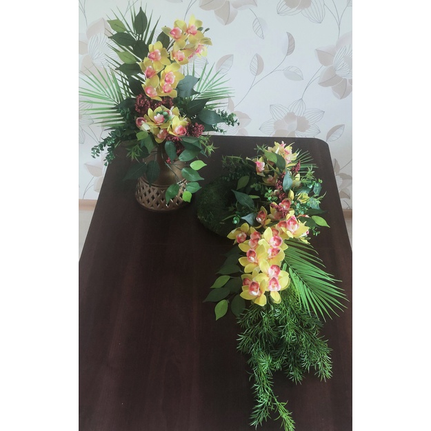 Prabangi dirbtinių orchidėjų kapų kompozicija