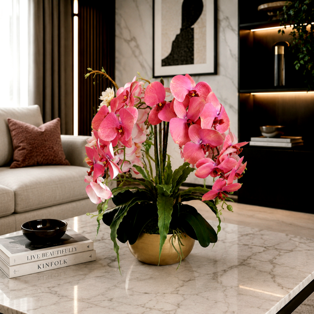 Rožinė Elegancija – dirbtinių orchidėjų kompozicija auksiniame vazone