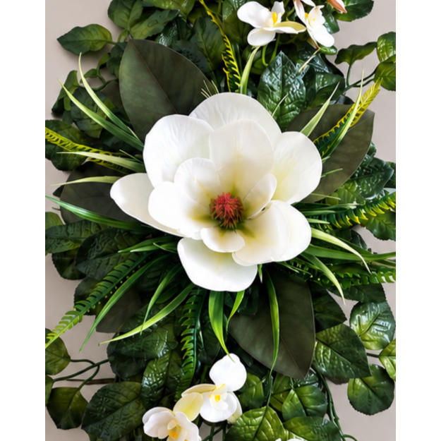 Elegantiška dirbtinių gėlių kapų kompozicija su magnolija ir orchidėjomis antkapiui